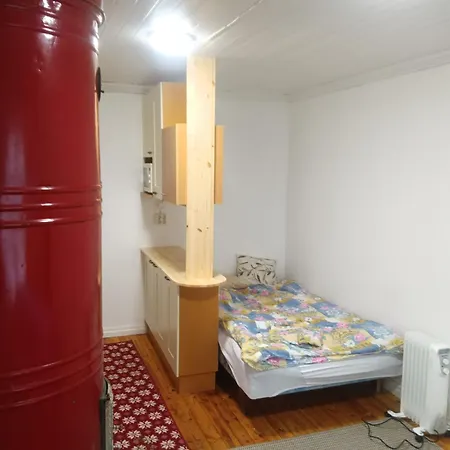 Pieni Asunto 25m2 Vanhassa Puukerrostalossa Min 2 Yoetae * Tammerfors